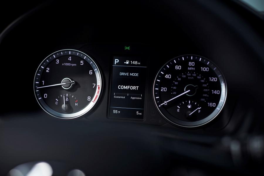 Панель приборов Hyundai Sonata 2017 года  (NA) (фото 13 из 40)